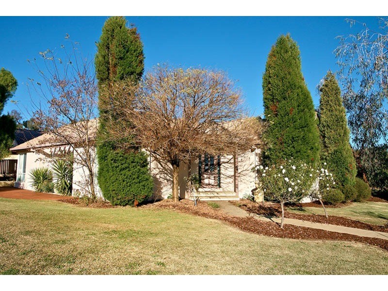 18 Ellimata Court, Strathdale VIC 3550