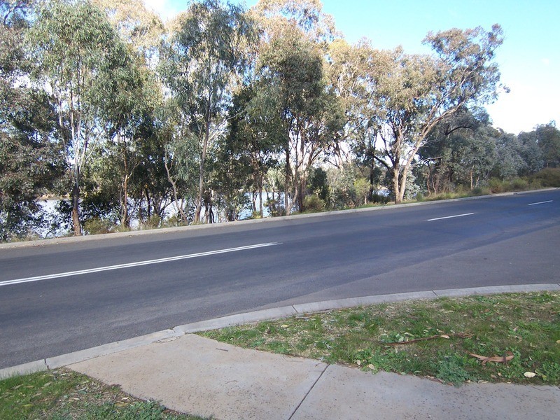 1 Lakewood Drive, Kennington VIC 3550