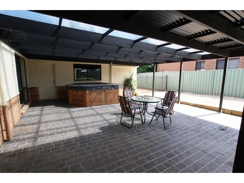 68 Carolyn  Way, Maiden Gully VIC 3551