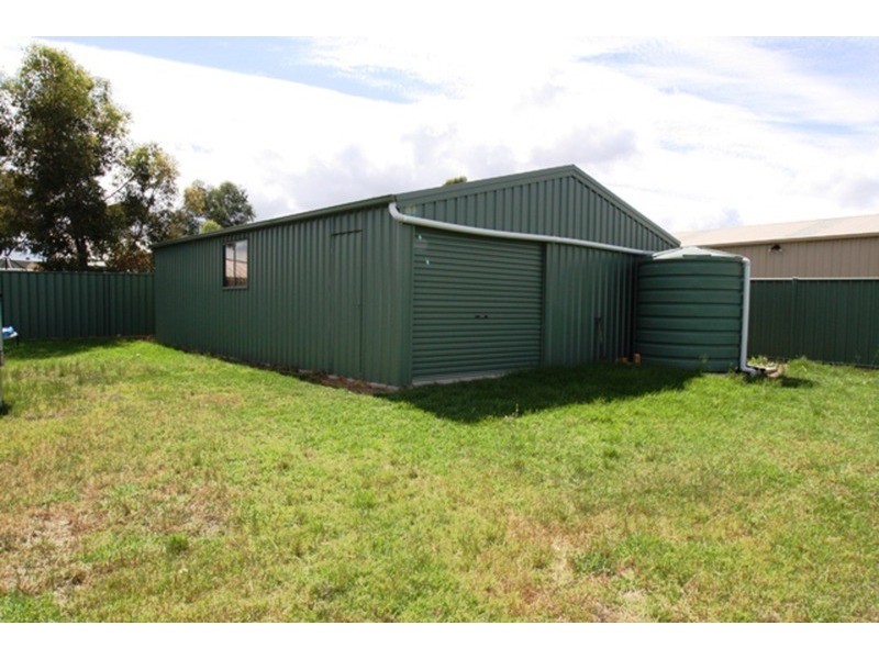 68 Carolyn  Way, Maiden Gully VIC 3551