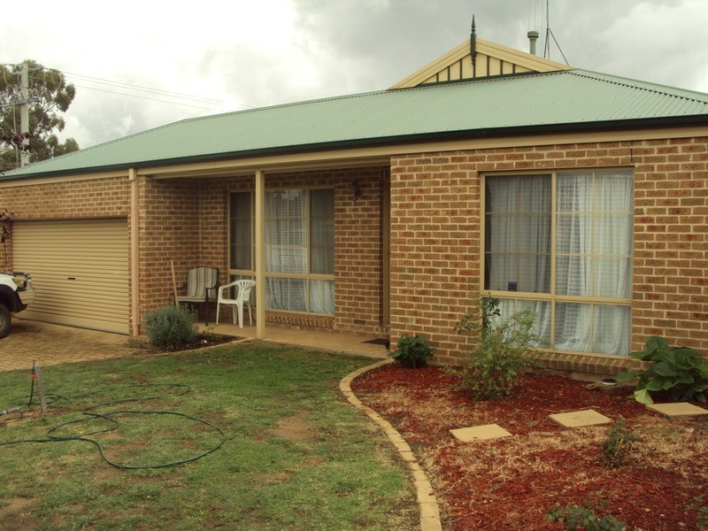 2 Baden Powell Place, Strathdale VIC 3550