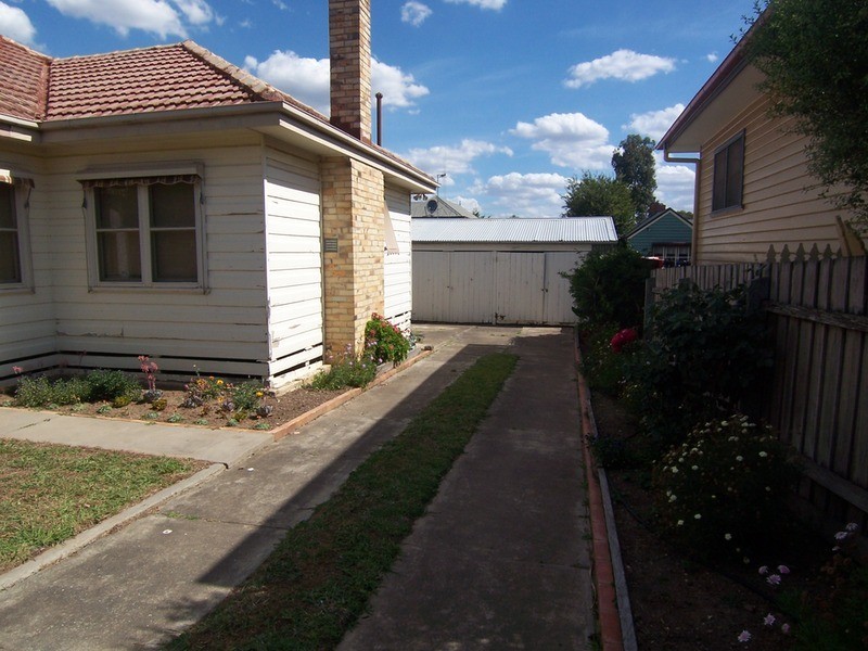 18 Phillip  Street, East Bendigo VIC 3550