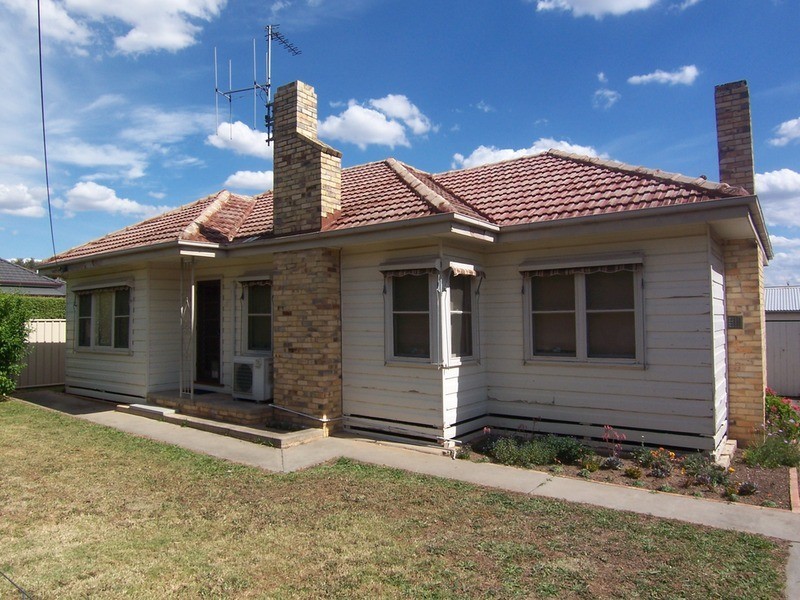 18 Phillip  Street, East Bendigo VIC 3550
