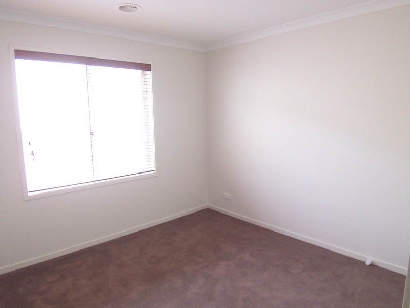 12 Tununga Circuit, Kangaroo Flat VIC 3555