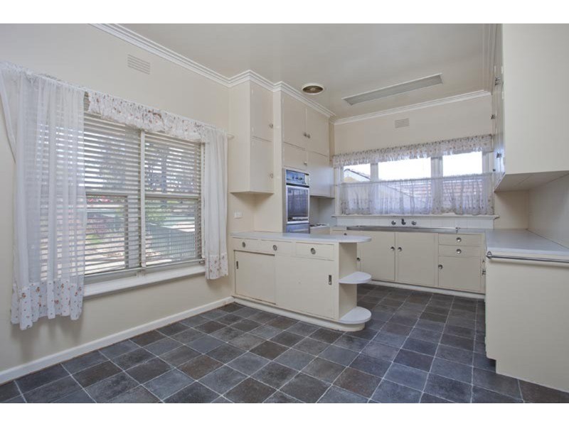 18 Mahon Avenue, Kennington VIC 3550