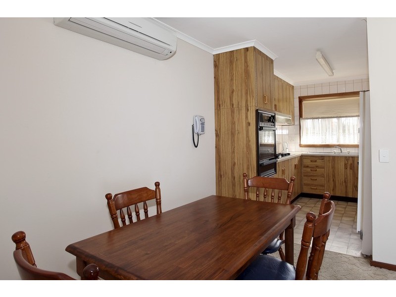 2/33 Clee Crescent, Strathdale VIC 3550