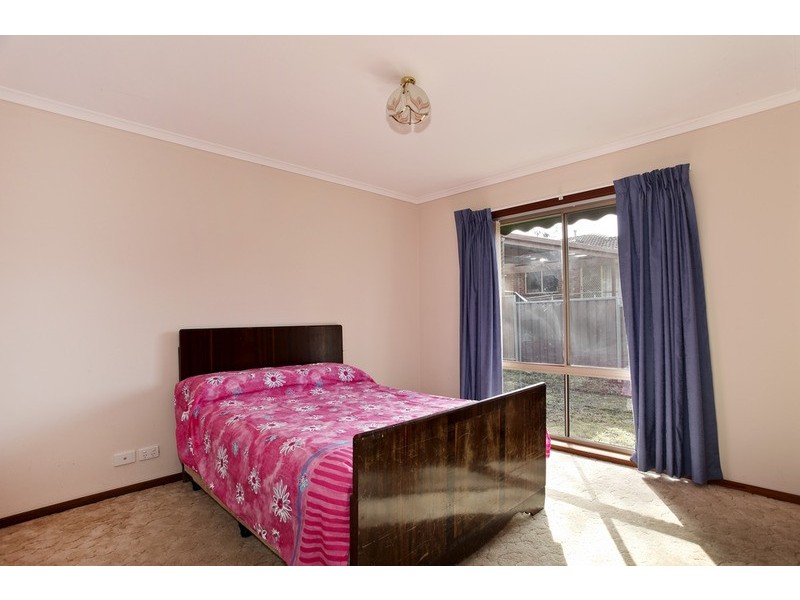 2/33 Clee Crescent, Strathdale VIC 3550
