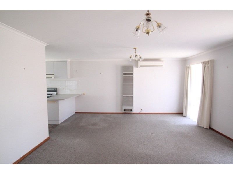 2/203 St Aidens Road, Kennington VIC 3550