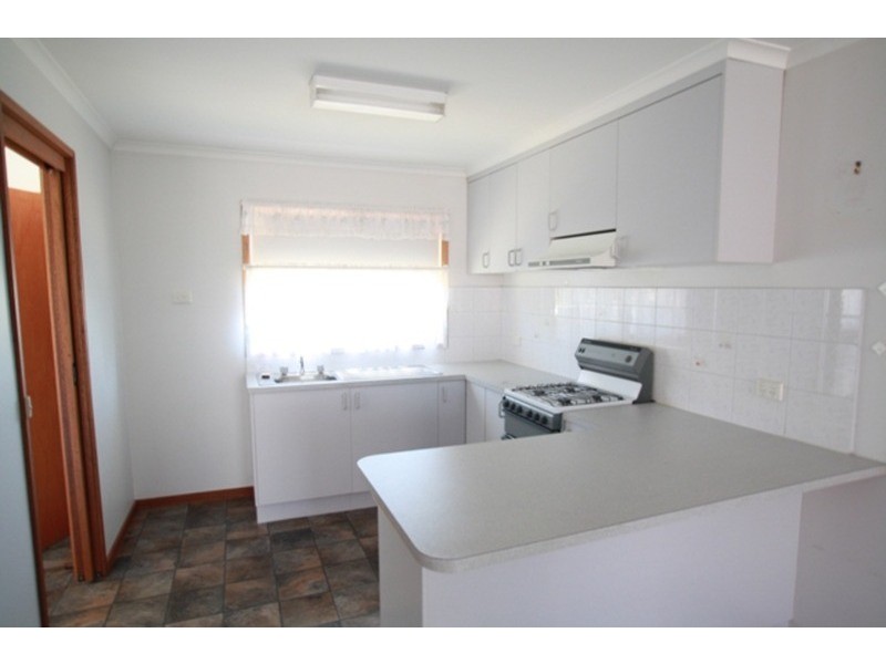 2/203 St Aidens Road, Kennington VIC 3550