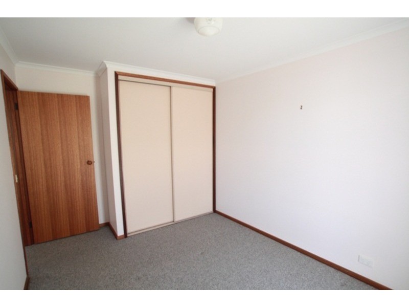 2/203 St Aidens Road, Kennington VIC 3550