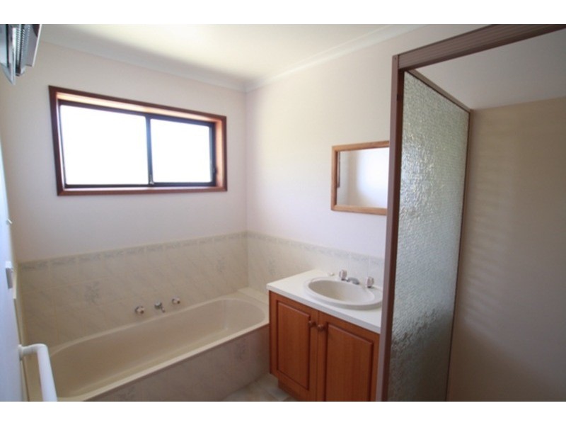 2/203 St Aidens Road, Kennington VIC 3550