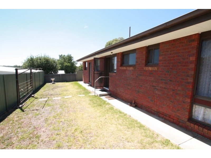 2/203 St Aidens Road, Kennington VIC 3550