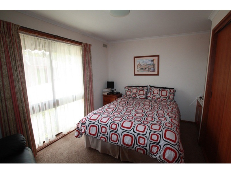 1/7 Carola Court, Kennington VIC 3550