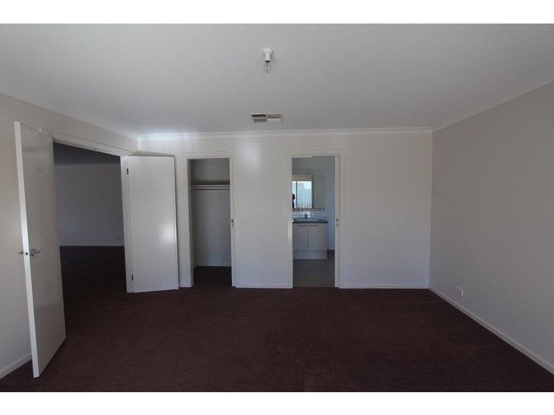 25 Sanctuary Boulevard, Maiden Gully VIC 3551