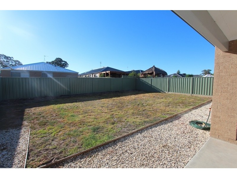 25 Sanctuary Boulevard, Maiden Gully VIC 3551