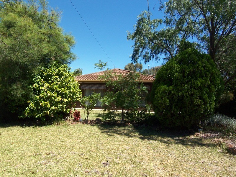 10 Cousins Street, Strathdale VIC 3550