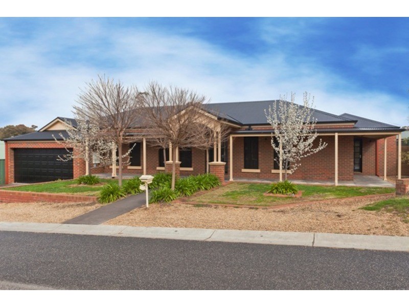 2 Park Terrace, Kangaroo Flat VIC 3555