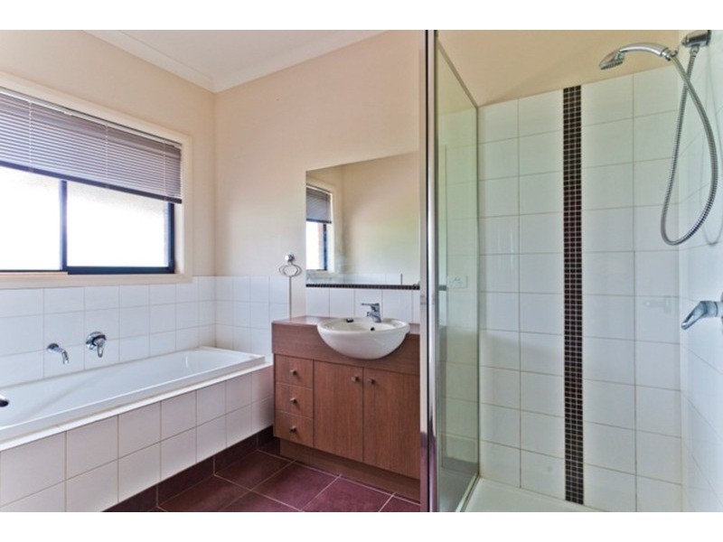 2 Park Terrace, Kangaroo Flat VIC 3555