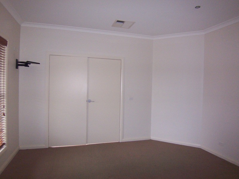 2 Park Terrace, Kangaroo Flat VIC 3555