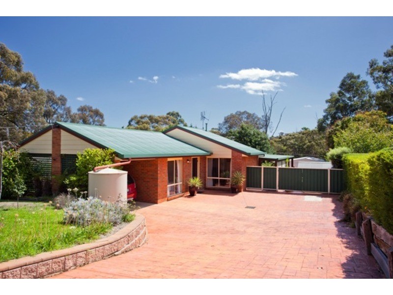 14 Moyna Drive, Spring Gully VIC 3550