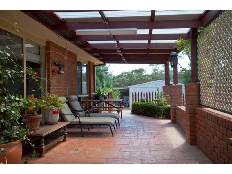14 Moyna Drive, Spring Gully VIC 3550