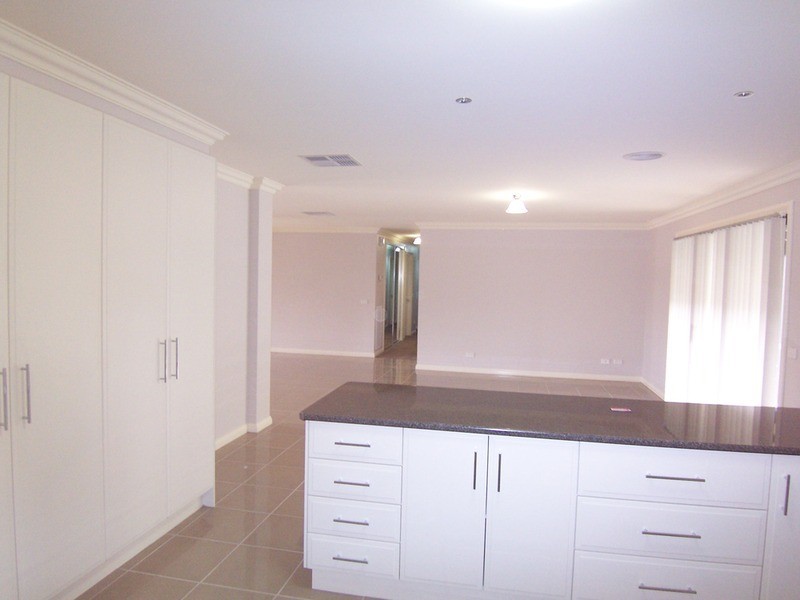 14 Lyndam Avenue, Maiden Gully VIC 3551