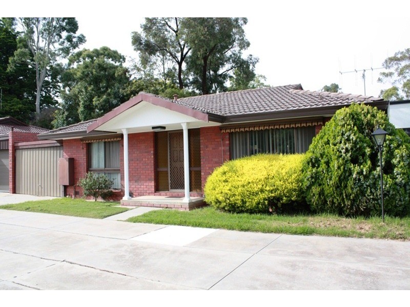 1/7 Carola Court, Kennington VIC 3550