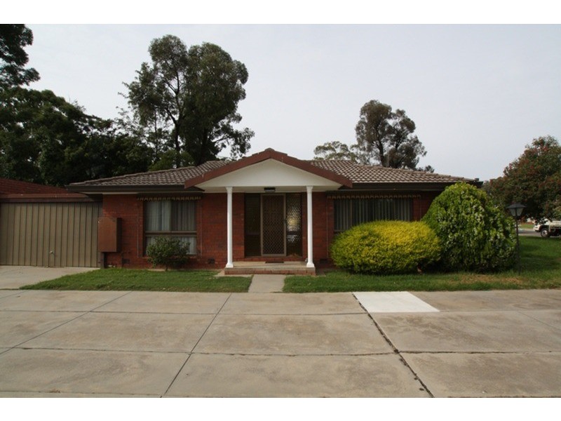 1/7 Carola Court, Kennington VIC 3550