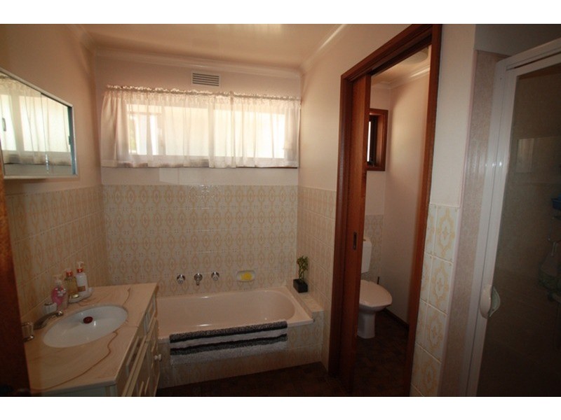 1/7 Carola Court, Kennington VIC 3550