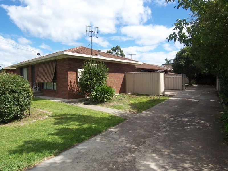 1/2 Beverley Street, Kangaroo Flat VIC 3555