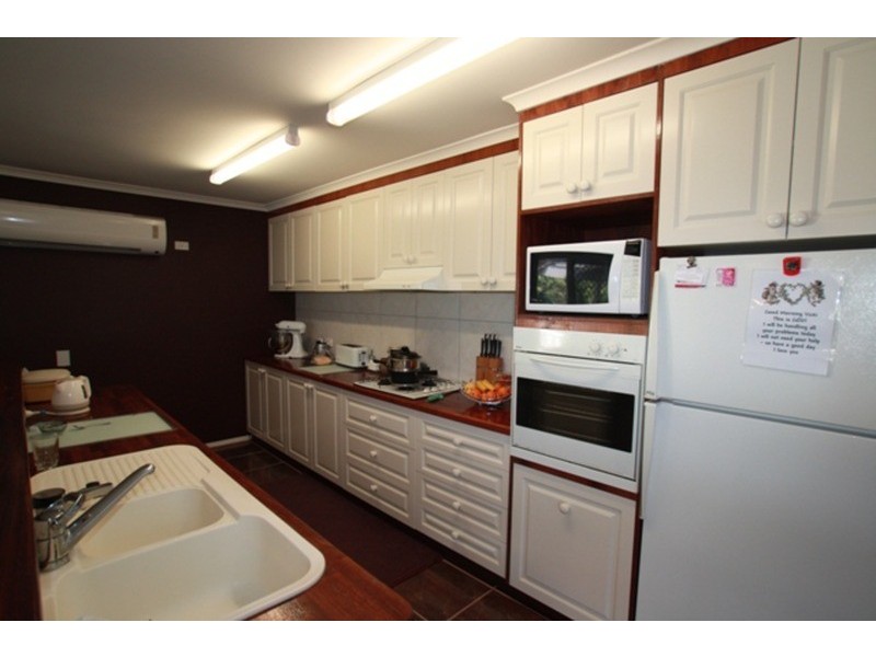 11 Fraser Court, Kangaroo Flat VIC 3555