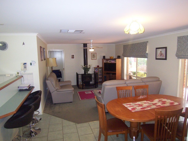 14 Moyna Drive, Spring Gully VIC 3550