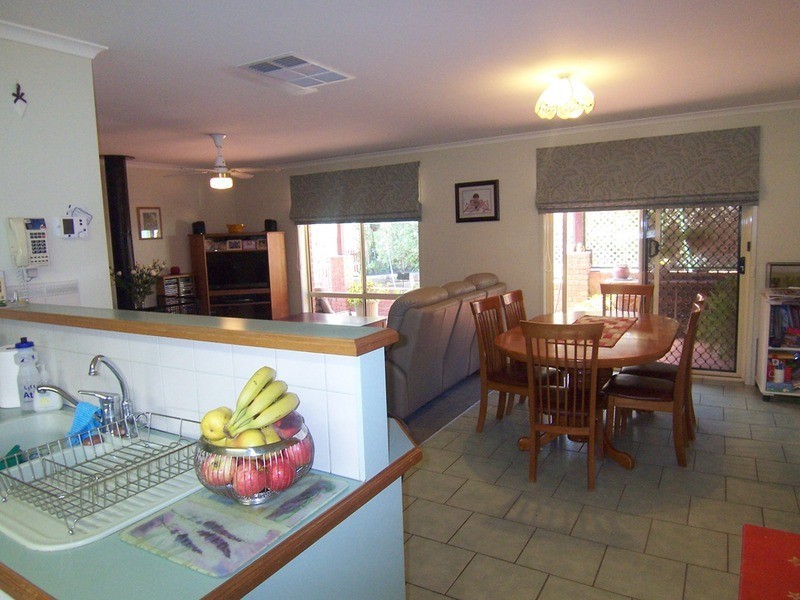 14 Moyna Drive, Spring Gully VIC 3550