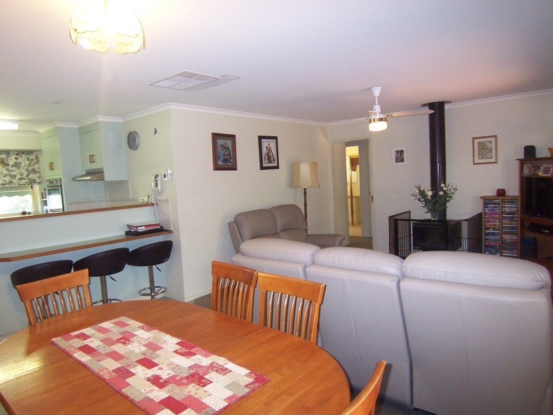 14 Moyna Drive, Spring Gully VIC 3550