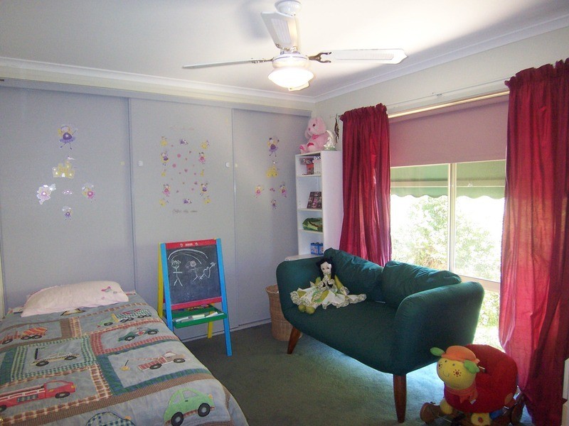 14 Moyna Drive, Spring Gully VIC 3550