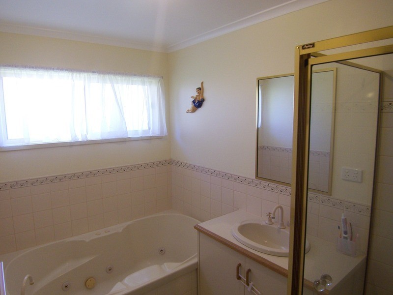 14 Moyna Drive, Spring Gully VIC 3550