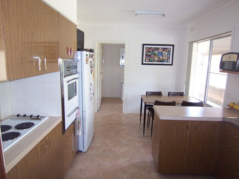 18 Raymond Avenue, Flora Hill VIC 3550