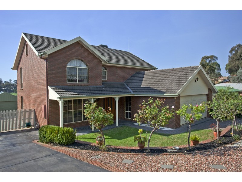 4 Davey Close, Flora Hill VIC 3550