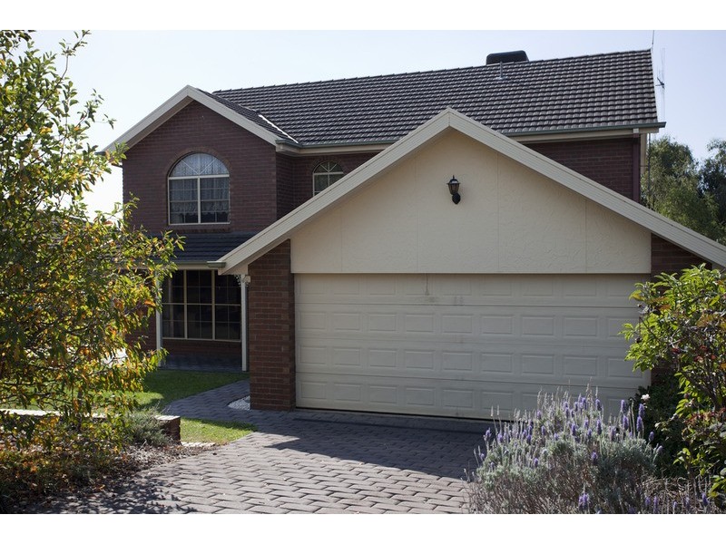 4 Davey Close, Flora Hill VIC 3550