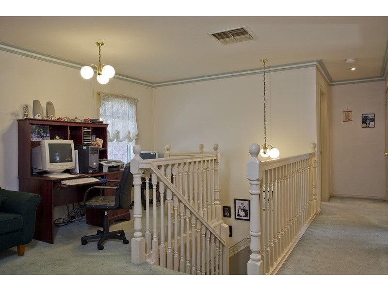 4 Davey Close, Flora Hill VIC 3550