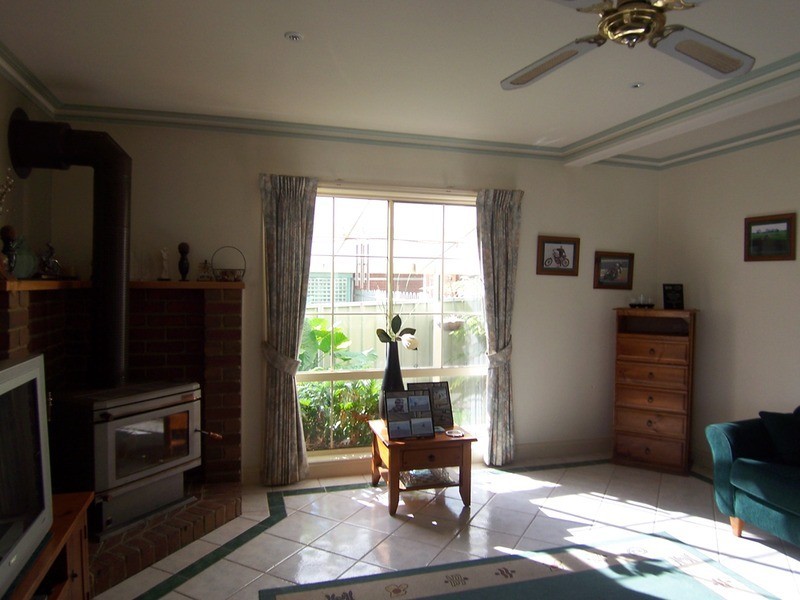 4 Davey Close, Flora Hill VIC 3550