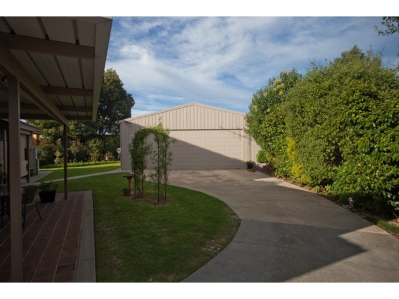 18 Raymond Avenue, Flora Hill VIC 3550