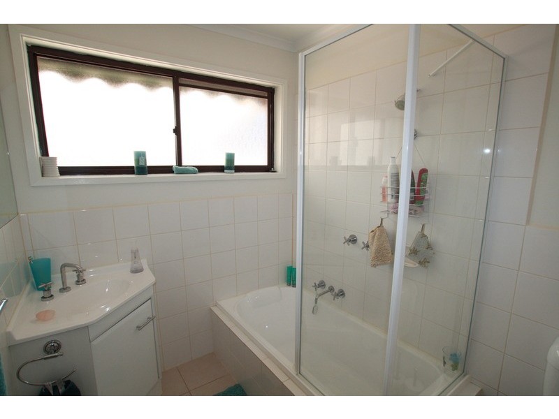 1/2 Beverley Street, Kangaroo Flat VIC 3555