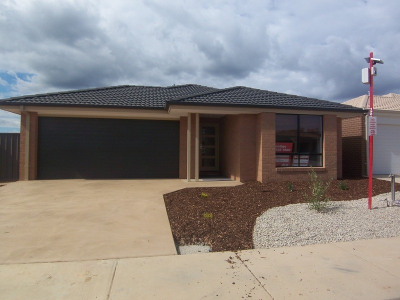 8 Pamela  Avenue, Jackass Flat VIC 3556