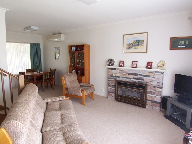 18 Raymond Avenue, Flora Hill VIC 3550