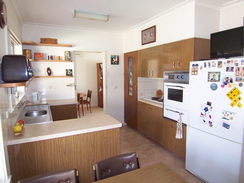 18 Raymond Avenue, Flora Hill VIC 3550