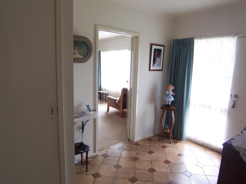 18 Raymond Avenue, Flora Hill VIC 3550