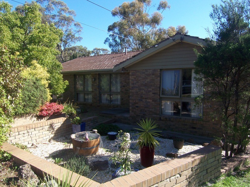 32 Lawson  Street, Spring Gully VIC 3550