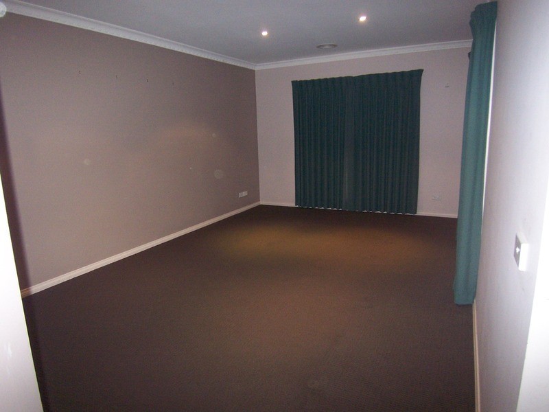 8 Allpress Drive, Golden Square VIC 3555