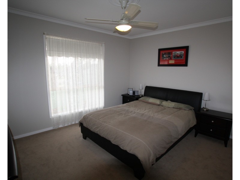 3 Proud Terrace, Flora Hill VIC 3550